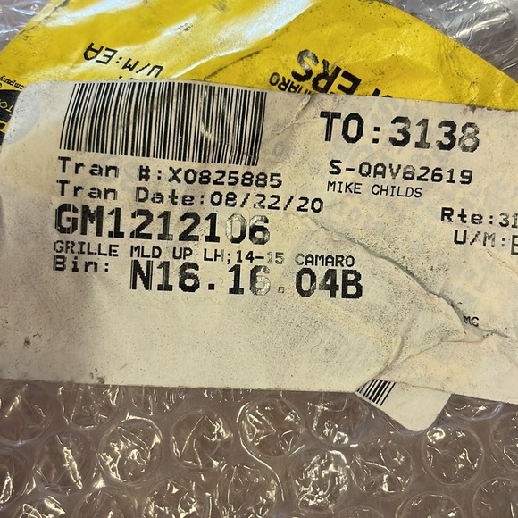 Chevy Camaro New Driver’s Side Upper Grille Molding - Picture 4 of 7